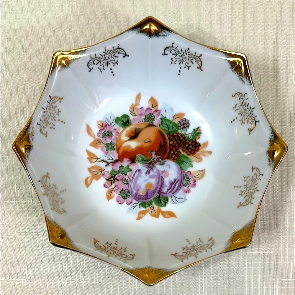Trimont Ware Elegant White and Gold Octagonal Vintage Bowl Fruit Design - Picture 7 of 7